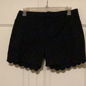 Banana Republic 5” scalloped edge shorts.